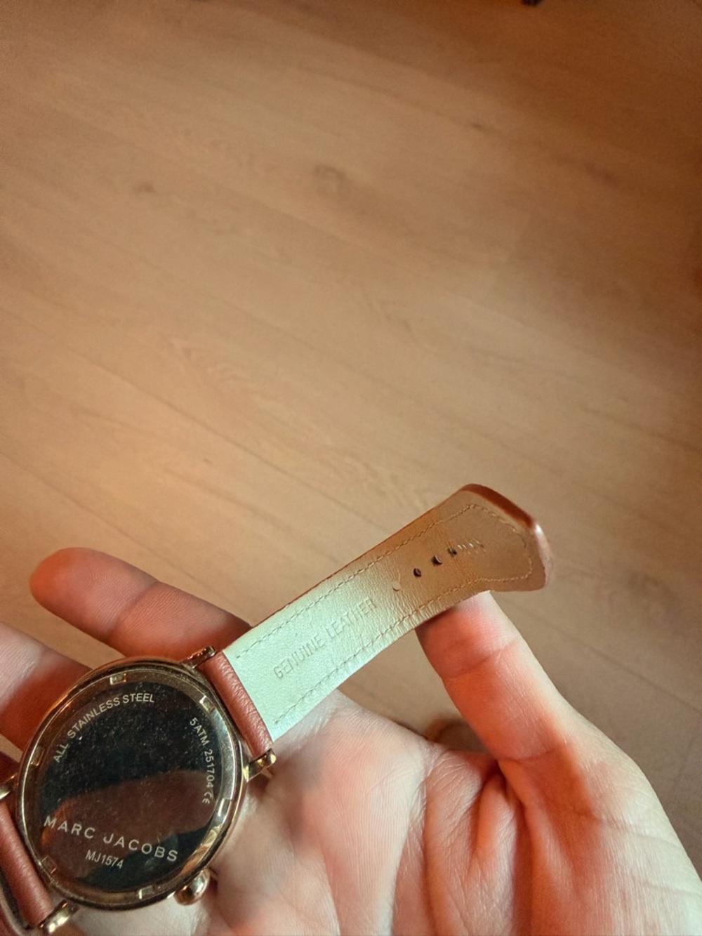 Classic Round Dial Leather Strap Watch - Brown & Gold - Picture 4 of 6